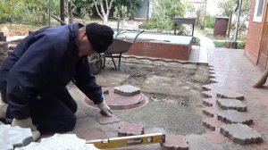 Как отремонтировать или перестелить  площадку из тротуарной плитки