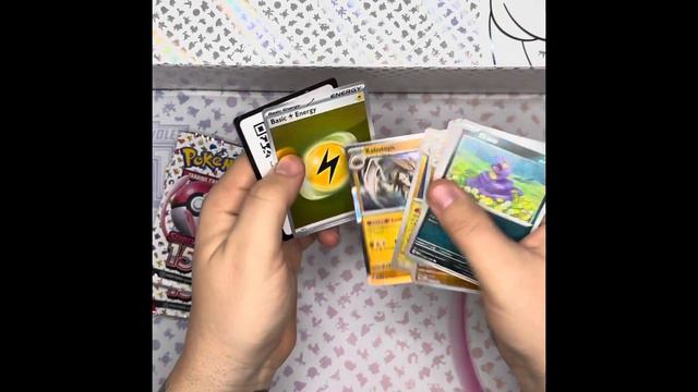 Alakazam ex 151 box! Let’s pull some Illustrator Arts! смотреть онлайн