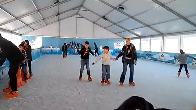 Крытый зимний каток в "Ла Зения бульвар" в Ориуэла Коста. Centro Comercial Zenia Boulevard. смотреть онлайн