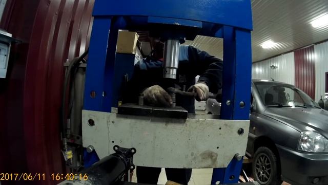 Восстановление шаровой опоры Kia Rio 1...экономим деньги .... смотреть онлайн