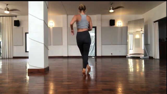 Salsa Footwork ~ 4 Easy Mambo Variations смотреть онлайн
