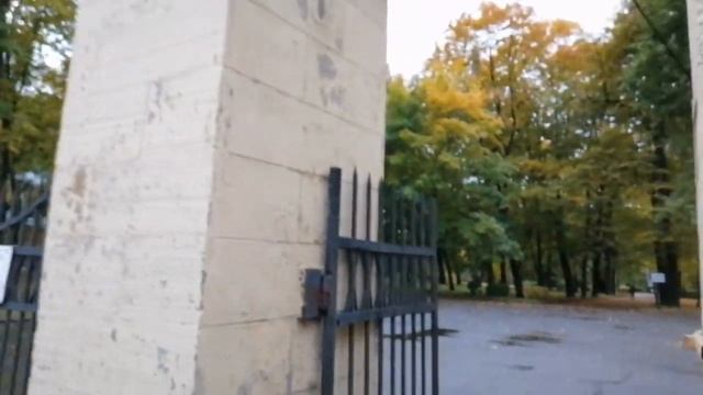 ОСЕННИЙ ДЕНЬ НА КУРАКИНОЙ ДАЧЕ, НАБЕРЕЖНОЙ, СКАМЕЙКИ В ПАРКЕ БАБУШКИНА, ИВАНОВСКИЙ КАРЬЕР смотреть онлайн