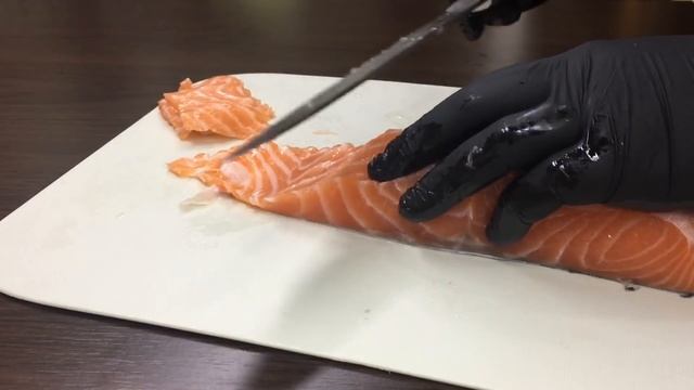 КАК КРАСИВО НАРЕЗАТЬ КРАСНУЮ РЫБУ смотреть онлайн