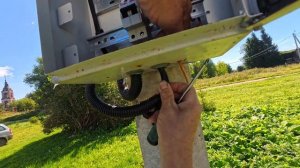 Установка автоматического выключателя на столбе.