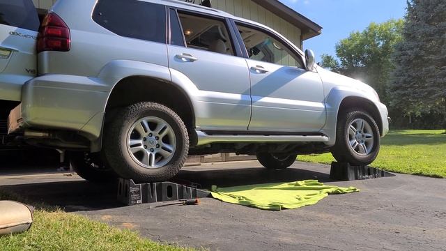 2006 Lexus GX470 Muffler Delete Revving