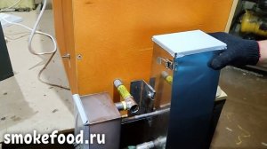 Дымогенератор подсоединяем к Коптильный камере