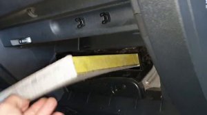 Замена салонного фильтра на VW Touran 2016 года.