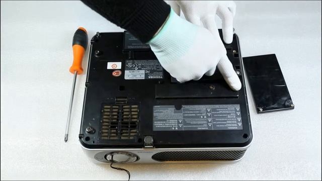 How to replace the projector lamp for TLP X2500A смотреть онлайн