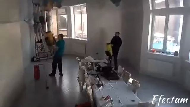 Огромный натяжной потолок, монтаж, ускоренное видео. смотреть онлайн