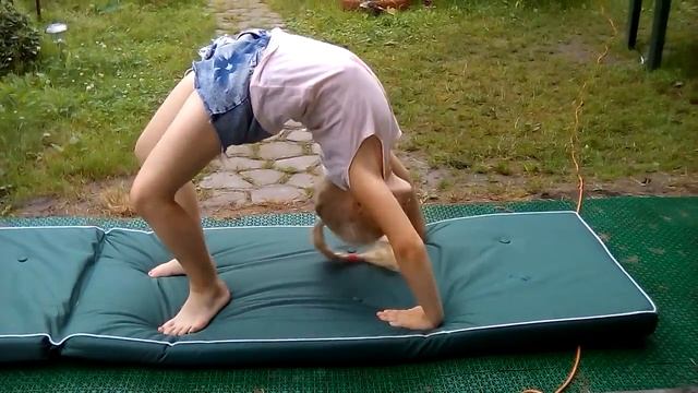 Как сделать мостик с ног смотреть онлайн