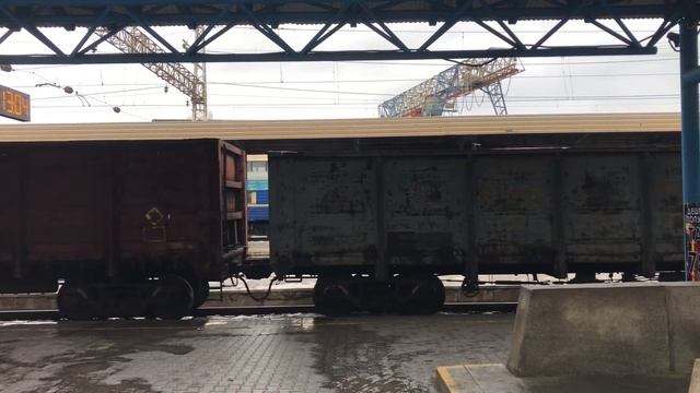 Вокзал Запорожье 1, Электровоз ВЛ11-093Б с грузовым поездом смотреть онлайн