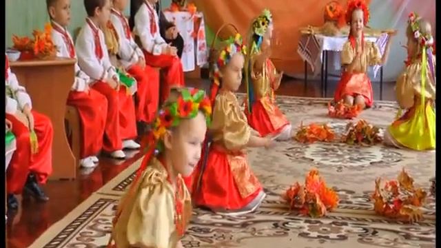 Утренник в детском саду!!!Девочки танцуют медленный танец!!!! смотреть онлайн