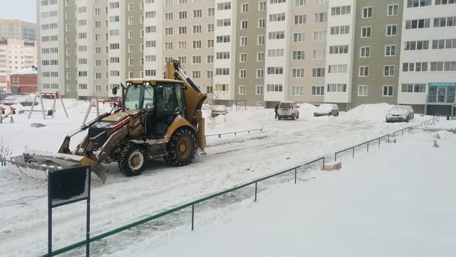 Барнаул | Уборка снега во дворе смотреть онлайн