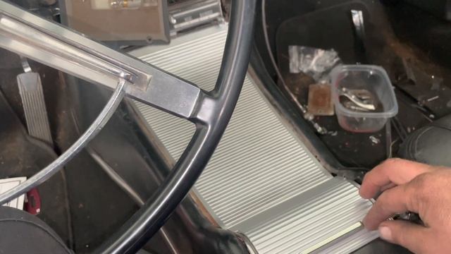 Geoff & Kent's 1962 Ford Thunderbird - Carson helps with dash and trim installation смотреть онлайн