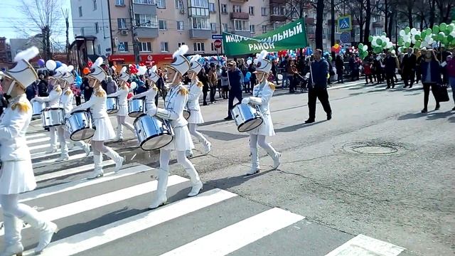 Индустриальный район на параде 1 мая в 2018 году Пермь смотреть онлайн