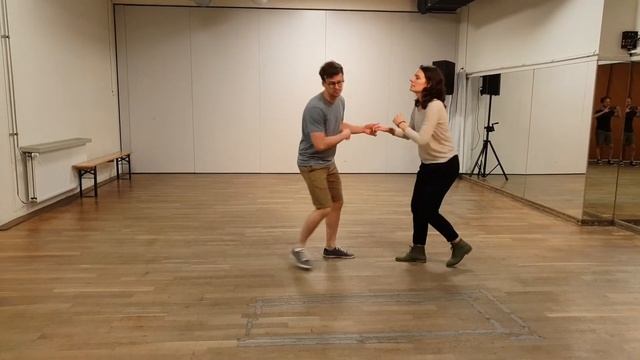 Lindy level C - jigs / groovy side steps смотреть онлайн