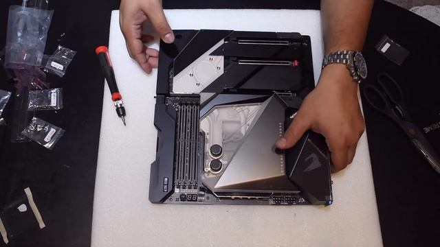 Gigabyte Z490 Waterforce Extreme Monoblock   Motherboard Installation