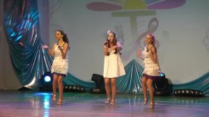 Я пою песню из фильма "Классный мюзикл"