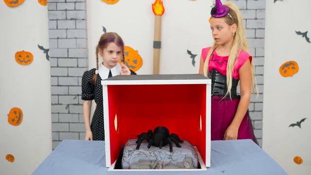 Eva and box fort maze challenge смотреть онлайн