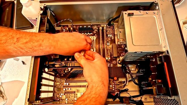 Installing A Better CPU in Lenovo P520 Thinkstation + Special Guest! смотреть онлайн