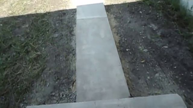 Как сделать бетонные дорожки и порог самостоятельно Как замешать бетон вручную одному Часть 4 из 4 смотреть онлайн