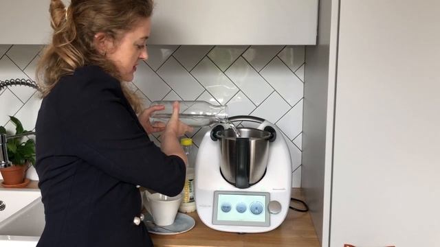 Thermomix Tips - Thermomix TM6 Inbuilt Functions - TM6 The Kettle