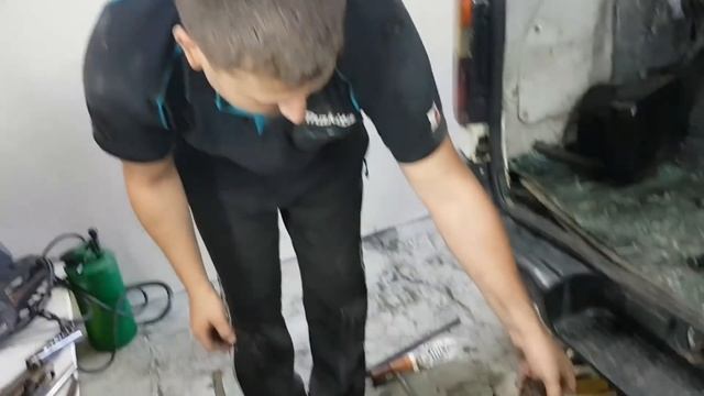 Почему неработает датчик уровня топливо? Ремонт, разбор, Toyota Haice 3L смотреть онлайн