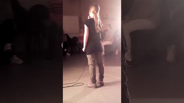 Девачкка в 3 классе а поёт лучше чем 30 летняя певица смотреть онлайн