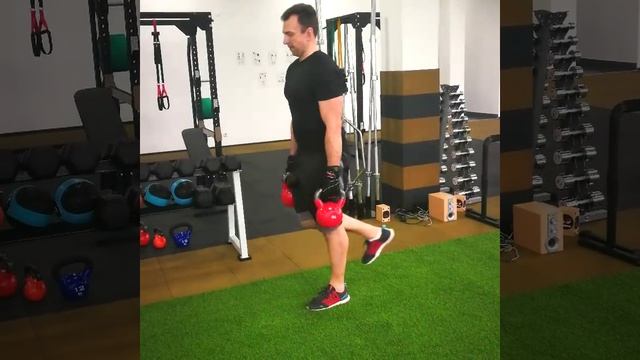 Становая тяга на одной ноге с гирями (Kettlebell single leg dead Lift) смотреть онлайн