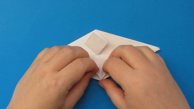 DIY Как сделать Попугая из бумаги А4, который может сидеть на пальце Легкая Инструкция Оригами смотреть онлайн