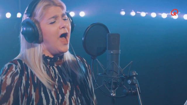 Sandra Kim - Who Are You (The Masked Singer) | Live Bij Q