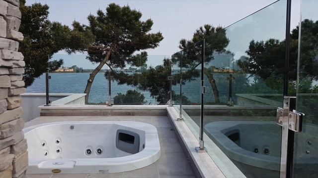 Стеклянные двери, парапеты и перила для балконов и лестниц смотреть онлайн