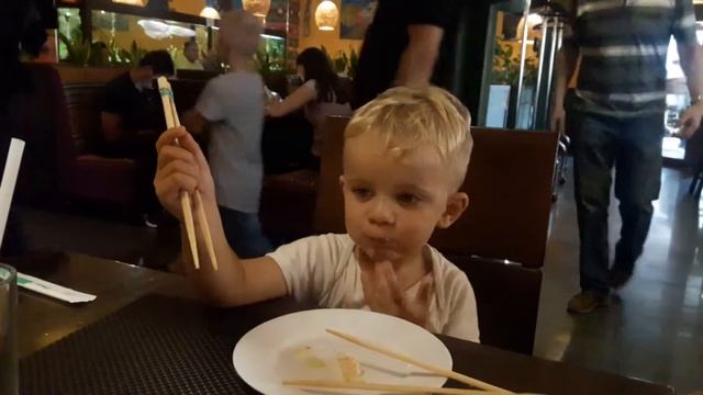 Как надо кушать суши смотреть онлайн