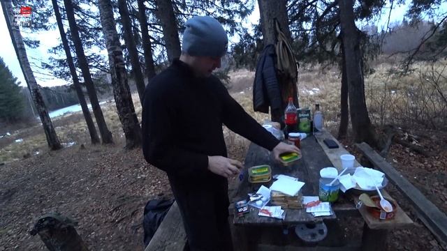 В ЛЕСНОЙ ИЗБЕ КАК ДОМА / Этой избе больше 30 лет / ОТ КУДА СТОЛЬКО МУСОРА? Распаковываем ИРП МЧС. смотреть онлайн