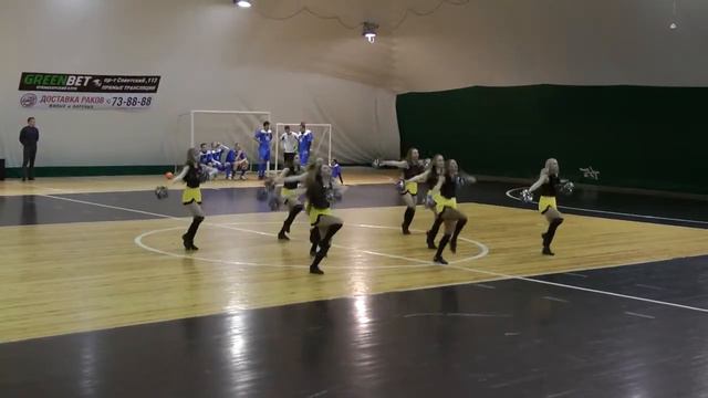 Выступление группы поддержки MaRHINOS. Первый номер. смотреть онлайн