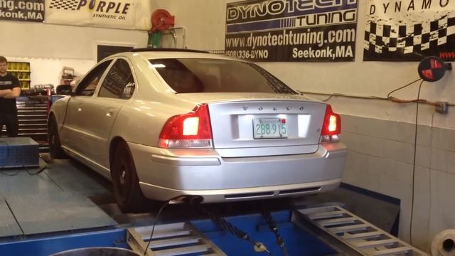 Volvo S60r dyno! with flames смотреть онлайн