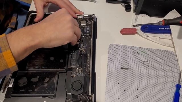 Macbook model A1466 battery replacement смотреть онлайн