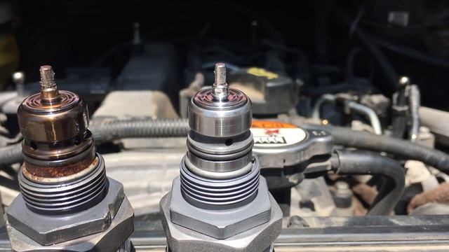 Hyundai Grand starex H-1 change fuel pressure sensor Замена клапана давления топлива на рампе смотреть онлайн