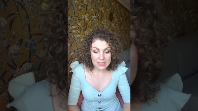 Наносите ли вы крем для лица на область вокруг глаз ?!