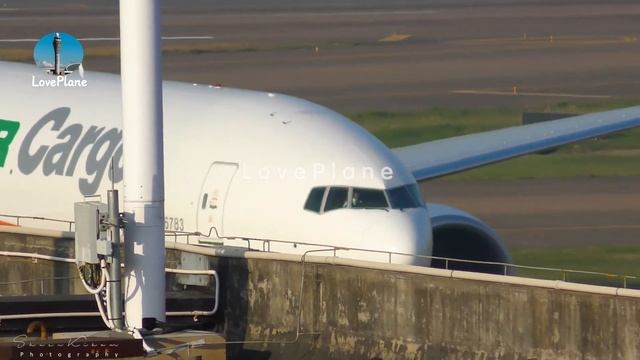 China Shenzhen Airport EVA AIR CARGO B77F SZX Taxiway and Take off смотреть онлайн