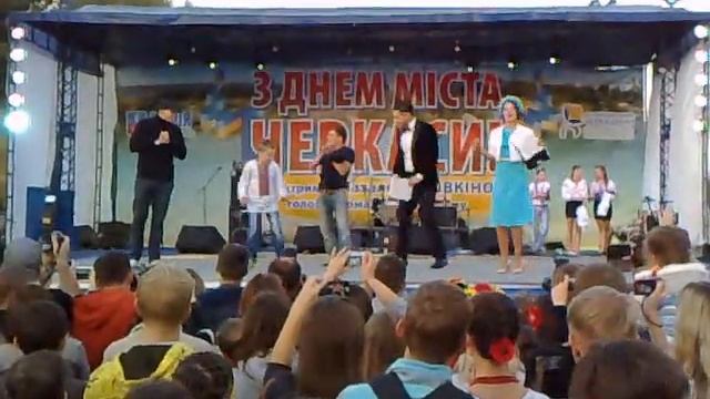 Никита Добрынин танцует гопак в Черкассах на день города смотреть онлайн
