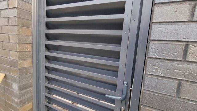 Ворота распашные. Жалюзи ворота. Современные ворота. Автоматика "Алютех". Красивые ворота. смотреть онлайн