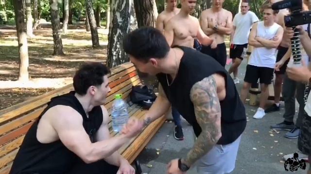 ЗАРУБА НА СХОДКЕ!ARCHO MORRIS I VIKTOR SIMKIN смотреть онлайн