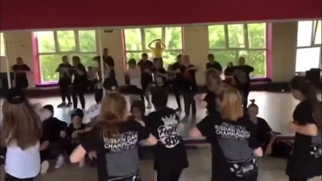 Репетиция танца// танцы для НАЧИНАЮЩИХ ??? #dance #танцы #танцынатнт #хипхоп #рекомендации смотреть онлайн