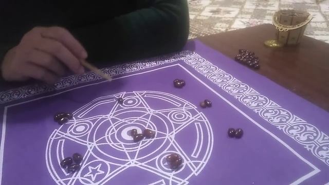 [ГАДАНИЕ НА БОБАХ] Счастливые повороты судьбы на пороге смотреть онлайн