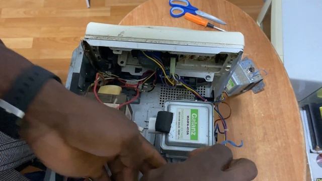 MICROWAVE NOT WORKING (HEATING)? SIMPLE DIAGNOSTIC THAT WILL SAVE YOU MONEY (Capacitor, Diode, Fuse смотреть онлайн