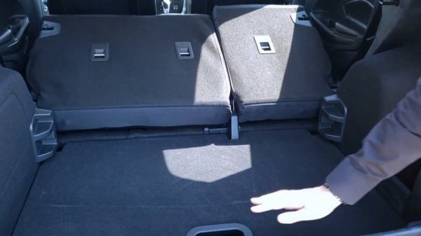 2020 Ford EcoSport SES | How to Fold Down the Back Seats on the 2020 Ford EcoSport SES