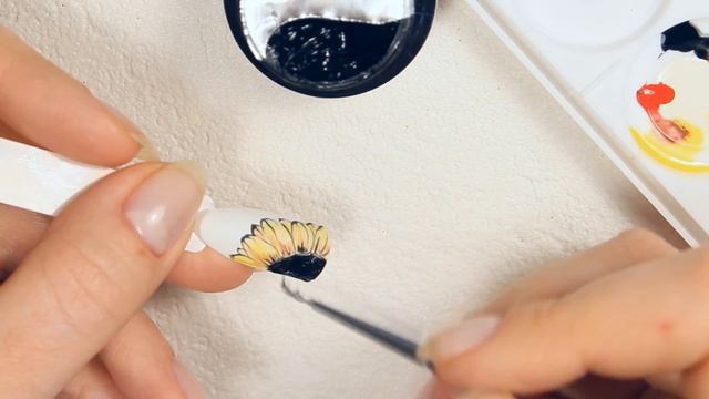 Маникюр Подсолнухи гель лаками, объемный дизайн смотреть онлайн