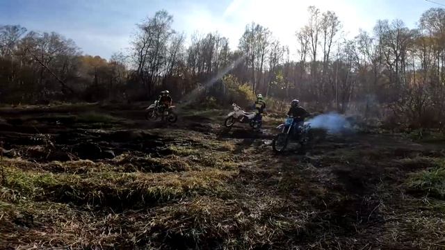 Эндуро на YZ-125. Прыжок через ручей смотреть онлайн