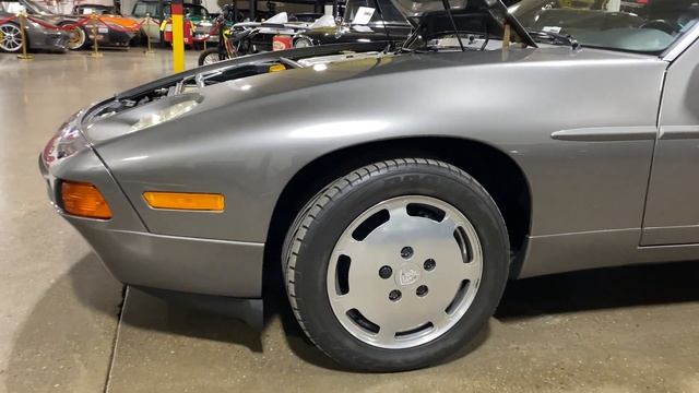 1989 Porsche 928 S4 in Silver смотреть онлайн